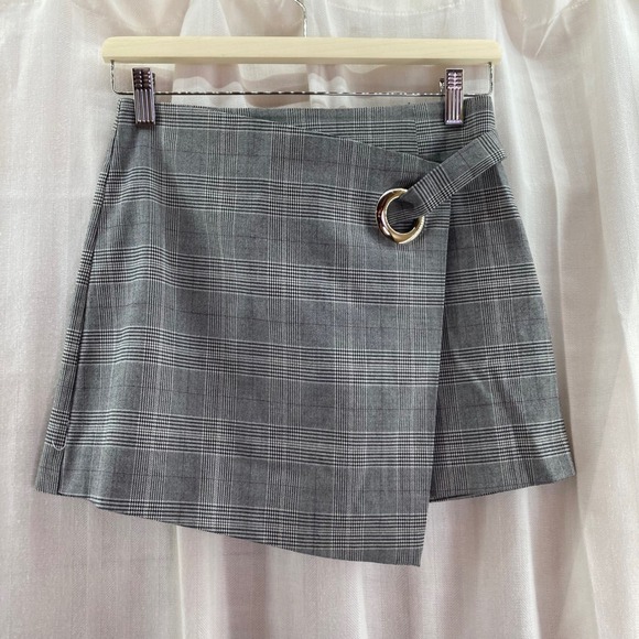 Forever 21 Plaid Mini Skort Gray Asymmetrical Buckle Detail Size S - Picture 1 of 4